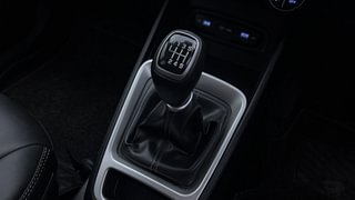 Used 2022 Hyundai Venue [2019-2022] SX 1.0  Turbo iMT Petrol Manual interior GEAR  KNOB VIEW