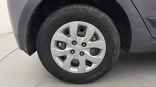 Used 2015 Hyundai Elite i20 [2014-2018] Sportz 1.2 Petrol Manual tyres RIGHT REAR TYRE RIM VIEW