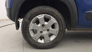 Used 2018 Renault Kwid [2017-2019] CLIMBER 1.0 AMT Petrol Automatic tyres RIGHT REAR TYRE RIM VIEW