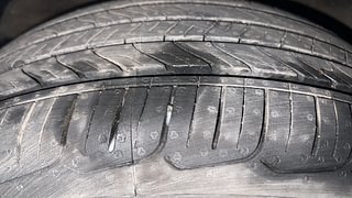 Used 2016 Maruti Suzuki Baleno [2015-2019] Zeta AT Petrol Petrol Automatic tyres LEFT FRONT TYRE TREAD VIEW
