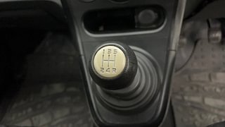 Used 2011 Maruti Suzuki Ritz [2009-2012] Lxi Petrol Manual interior GEAR  KNOB VIEW