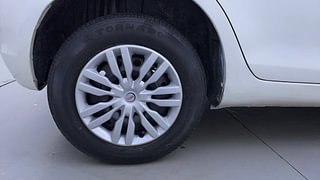 Used 2014 Maruti Suzuki Swift [2011-2017] VXi Petrol Manual tyres RIGHT REAR TYRE RIM VIEW