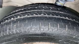 Used 2013 Maruti Suzuki Wagon R 1.0 [2010-2019] VXi Petrol Manual tyres LEFT FRONT TYRE TREAD VIEW