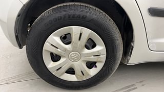 Used 2010 Maruti Suzuki Swift [2007-2011] VXi Petrol Manual tyres RIGHT REAR TYRE RIM VIEW