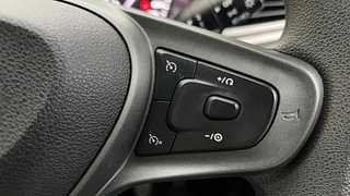 Used 2024 Tata Altroz XT Turbo 1.2 Petrol Manual top_features Cruise control