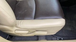 Used 2013 Honda Brio [2011-2016] S MT Petrol Manual top_features Driver height adjustable seat