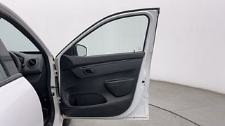 Used 2018 Renault Kwid [2015-2019] 1.0 RXT AMT Opt Petrol Automatic interior RIGHT FRONT DOOR OPEN VIEW