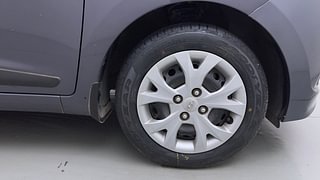 Used 2015 Hyundai Grand i10 [2013-2017] Sportz 1.2 Kappa VTVT Petrol Manual tyres RIGHT FRONT TYRE RIM VIEW