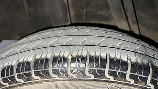 Used 2018 Renault Kwid [2015-2019] 1.0 RXT AMT Opt Petrol Automatic tyres RIGHT REAR TYRE TREAD VIEW