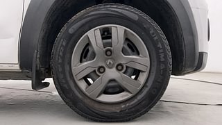 Used 2018 Renault Kwid [2015-2019] 1.0 RXT AMT Opt Petrol Automatic tyres RIGHT FRONT TYRE RIM VIEW