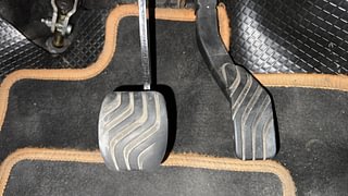 Used 2018 Renault Kwid [2015-2019] 1.0 RXT AMT Opt Petrol Automatic interior PEDALS VIEW