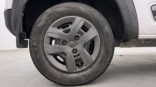 Used 2018 Renault Kwid [2015-2019] 1.0 RXT AMT Opt Petrol Automatic tyres RIGHT REAR TYRE RIM VIEW