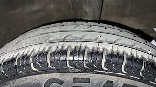 Used 2018 Renault Kwid [2015-2019] 1.0 RXT AMT Opt Petrol Automatic tyres LEFT REAR TYRE TREAD VIEW
