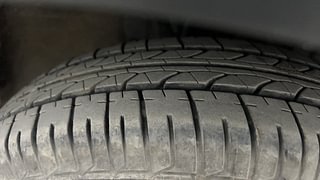 Used 2017 Renault Kwid [2016-2019] 1.0 RXT Petrol Manual tyres RIGHT FRONT TYRE TREAD VIEW