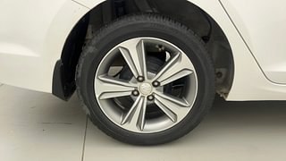 Used 2020 Hyundai Verna [2017-2020] 1.6 VTVT SX (O) Petrol Manual tyres RIGHT REAR TYRE RIM VIEW