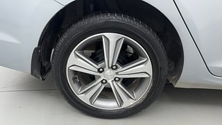 Used 2019 Hyundai Verna [2017-2020] 1.6 CRDI SX Diesel Manual tyres RIGHT REAR TYRE RIM VIEW