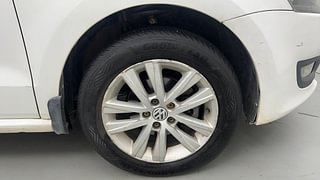 Used 2013 Volkswagen Polo [2010-2014] Highline1.2L (P) Petrol Manual tyres RIGHT FRONT TYRE RIM VIEW