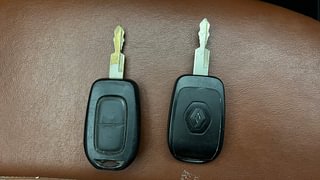 Used 2017 Renault Kwid [2016-2019] 1.0 RXT Petrol Manual extra CAR KEY VIEW