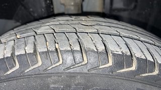 Used 2018 Renault Kwid [2017-2019] CLIMBER 1.0 AMT Petrol Automatic tyres RIGHT FRONT TYRE TREAD VIEW