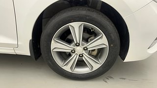 Used 2020 Hyundai Verna [2017-2020] 1.6 VTVT SX (O) Petrol Manual tyres RIGHT FRONT TYRE RIM VIEW