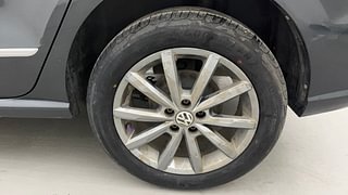 Used 2019 Volkswagen Ameo [2017-2020] Highline Plus 1.5L AT (D) Diesel Automatic tyres LEFT REAR TYRE RIM VIEW