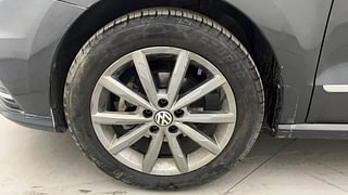 Used 2019 Volkswagen Ameo [2017-2020] Highline Plus 1.5L AT (D) Diesel Automatic tyres LEFT FRONT TYRE RIM VIEW