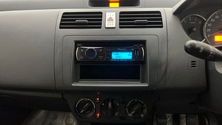 Used 2010 Maruti Suzuki Swift [2007-2011] VXi Petrol Manual interior MUSIC SYSTEM & AC CONTROL VIEW