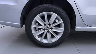 Used 2015 volkswagen Vento 1.6L Highline Petrol Petrol Manual tyres RIGHT REAR TYRE RIM VIEW