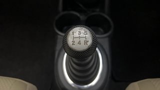 Used 2015 Honda Brio [2011-2016] S MT Petrol Manual interior GEAR  KNOB VIEW