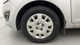 Used 2012 Hyundai i20 [2012-2014] Magna (O) 1.2 Petrol Manual tyres LEFT FRONT TYRE RIM VIEW