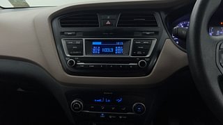 Used 2016 Hyundai Elite i20 [2014-2018] Sportz 1.2 Petrol Manual top_features Integrated (in-dash) music system