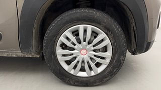 Used 2017 Renault Kwid [2017-2019] RXT 1.0 SCE Special Petrol Manual tyres RIGHT FRONT TYRE RIM VIEW