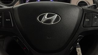 Used 2014 Hyundai Xcent [2014-2017] S Petrol Petrol Manual top_features Steering mounted controls