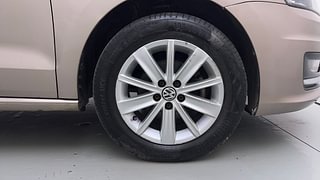 Used 2016 volkswagen Vento 1.6L Highline Petrol Petrol Manual tyres RIGHT FRONT TYRE RIM VIEW