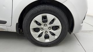 Used 2014 Hyundai Xcent [2014-2017] S Petrol Petrol Manual tyres RIGHT FRONT TYRE RIM VIEW