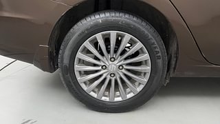 Used 2014 Maruti Suzuki Ciaz [2014-2017] ZXi Petrol Manual tyres RIGHT REAR TYRE RIM VIEW