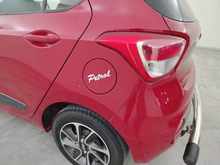 Used 2018 Hyundai Grand i10 [2017-2020] Sportz AT 1.2 Kappa VTVT Petrol Automatic dents MINOR SCRATCH