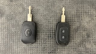 Used 2015 Renault Kwid [2015-2019] RXT Petrol Manual extra CAR KEY VIEW