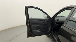 Used 2015 Renault Kwid [2015-2019] RXT Petrol Manual interior LEFT FRONT DOOR OPEN VIEW