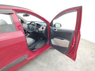 Used 2018 Hyundai Grand i10 [2017-2020] Sportz AT 1.2 Kappa VTVT Petrol Automatic interior RIGHT FRONT DOOR OPEN VIEW