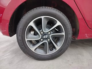 Used 2018 Hyundai Grand i10 [2017-2020] Sportz AT 1.2 Kappa VTVT Petrol Automatic tyres RIGHT REAR TYRE RIM VIEW