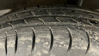 Used 2015 Renault Kwid [2015-2019] RXT Petrol Manual tyres LEFT REAR TYRE TREAD VIEW