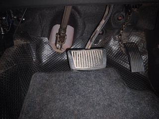 Used 2018 Hyundai Grand i10 [2017-2020] Sportz AT 1.2 Kappa VTVT Petrol Automatic interior PEDALS VIEW