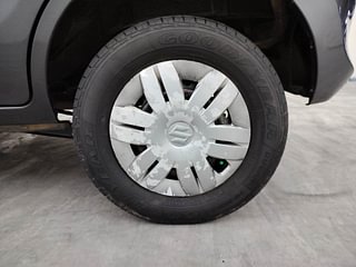 Used 2015 Maruti Suzuki Alto 800 [2012-2016] Lxi Petrol Manual tyres LEFT REAR TYRE RIM VIEW