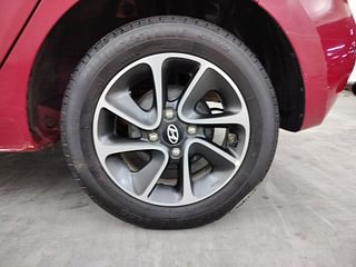 Used 2018 Hyundai Grand i10 [2017-2020] Sportz AT 1.2 Kappa VTVT Petrol Automatic tyres LEFT REAR TYRE RIM VIEW