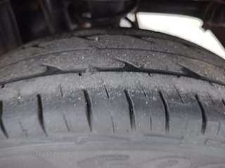 Used 2015 Maruti Suzuki Alto 800 [2012-2016] Lxi Petrol Manual tyres LEFT REAR TYRE TREAD VIEW