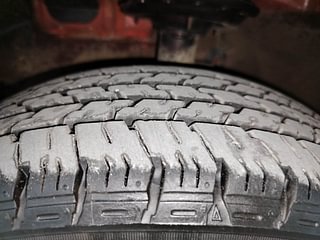 Used 2018 Hyundai Grand i10 [2017-2020] Sportz AT 1.2 Kappa VTVT Petrol Automatic tyres LEFT FRONT TYRE TREAD VIEW