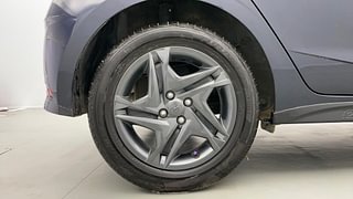 Used 2021 Hyundai New i20 Sportz 1.2 MT Petrol Manual tyres RIGHT REAR TYRE RIM VIEW