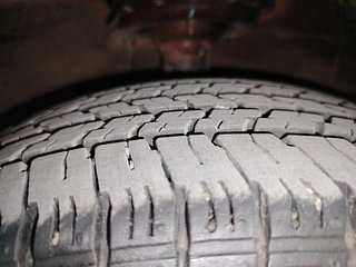 Used 2018 Hyundai Grand i10 [2017-2020] Sportz AT 1.2 Kappa VTVT Petrol Automatic tyres RIGHT FRONT TYRE TREAD VIEW