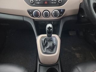 Used 2018 Hyundai Grand i10 [2017-2020] Sportz AT 1.2 Kappa VTVT Petrol Automatic interior GEAR  KNOB VIEW